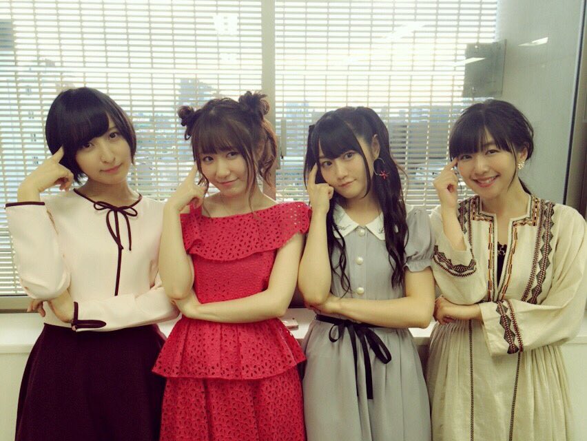 日高里菜 1枚目は皆がちゃんりなポーズしようって言ってくれたの 2枚目は 安心安定のしかちゃんちなみちゃん そして頑張り屋さんな千本木ちゃん 控室でも皆んなでずっと笑ってた