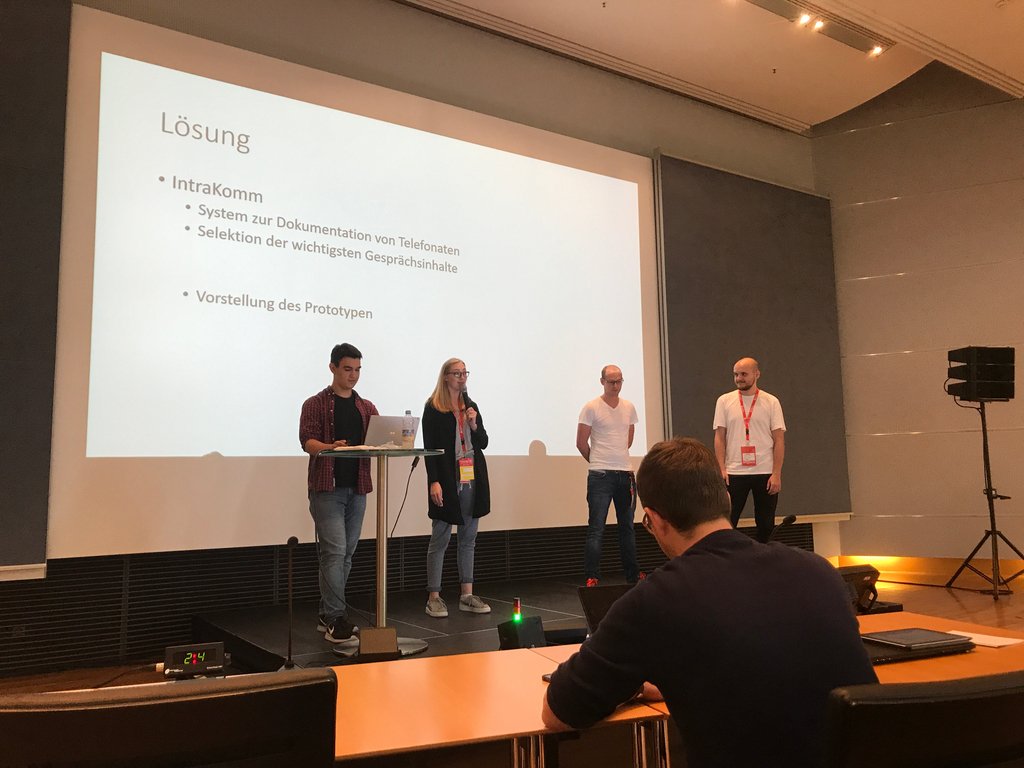 0xcar25's tweet photo. Starke Teams bereitet hier ihre Pitch Präsentationen
SV #Insurathon 2018
https://t.co/6I88fK2WPN #insurtech #Hackathon @SV_Versicherung @detecon https://t.co/g09r3nV0m8