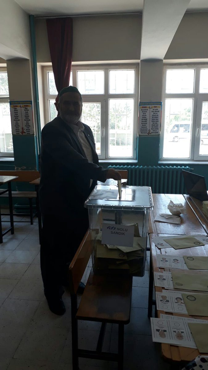 Milletvekili adaylarımız Cengiz Karakaya 8 Ağustos Ortaokulu 1073 Nolu sandık, Celal Gül Bitlis Lisesi 1077 Nolu Sandık, Eşref Oran ise Cumhuriyet İlköğretim Okulu 1017 Nolu sandıkta oylarını kullandılar. Ülkemiz ve ilimiz için hayırlara vesile olmasını temenni ediyoruz.