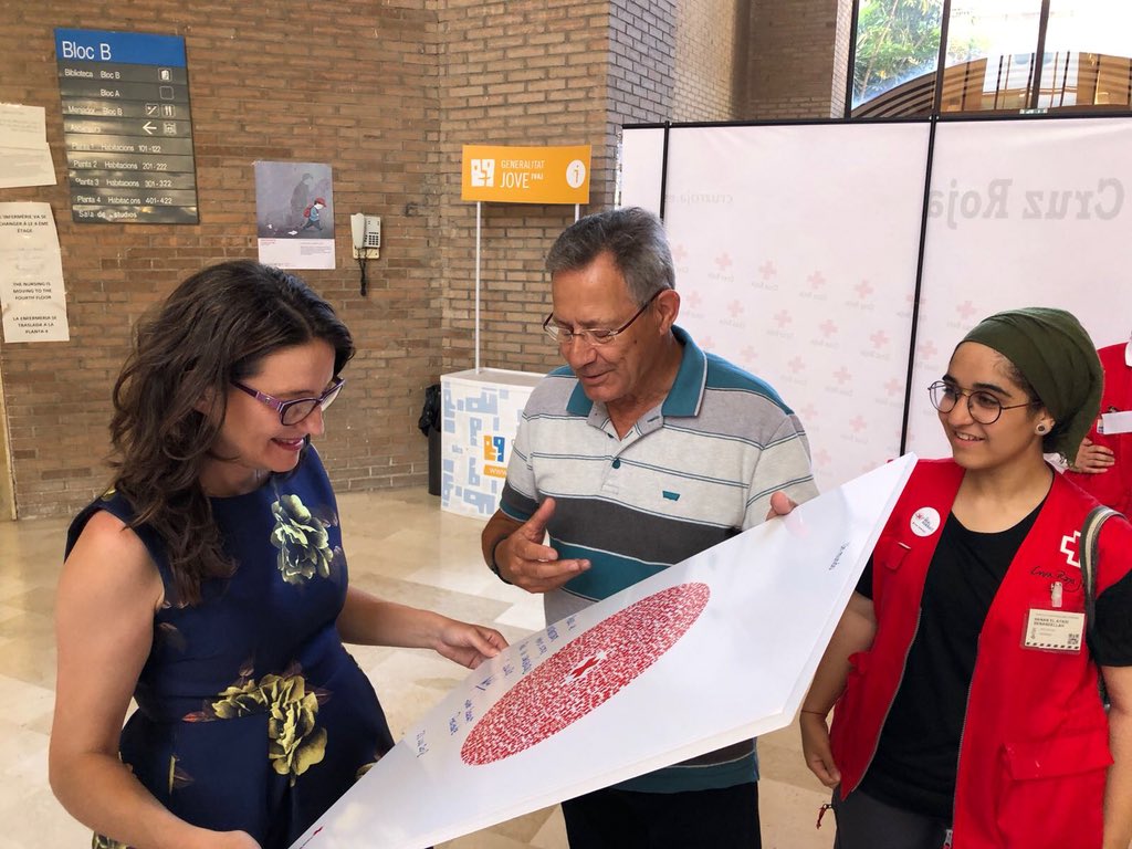 CruzRojaAL's tweet photo. Tras una semana de funcionamiento del albergue de #Alicante, @monicaoltra y el Presidente de @CruzRojaEsp comprobaron ayer el trabajo que se está realizando con los menores de #Aquarius y conversaron con quienes los atienden cada día, a quienes agradecieron su labor ❤️🏥 https://t.co/Eij1vA27Rm