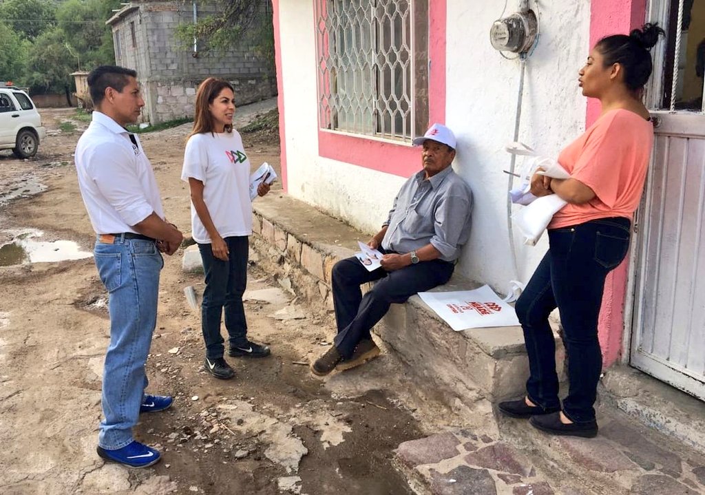 ArlinaAdame's tweet photo. En recorrido por el Pueblito, pudimos constatar que la gente trabaja todos los días.
Por ello, debemos también trabajar todo el tiempo para lograr #ResolverContigo.
Yo quiero trabajar por ti, por tu familia, por nuestra comunidad.
Yo, #EstoyLista. https://t.co/Ir3ejiH9BW
