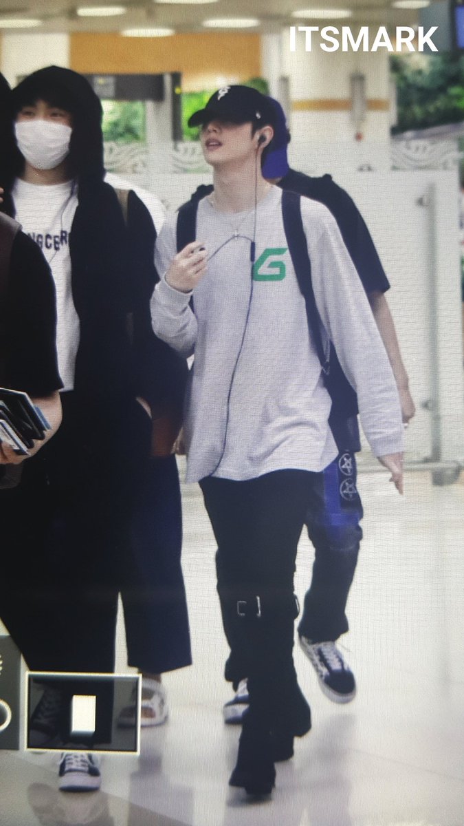 itsmark0904's tweet photo. [PRE] 180624 김포공항입국 #갓세븐 #GOT7 #마크 #MARK :: 도착~~💙 https://t.co/quThgqUXDo