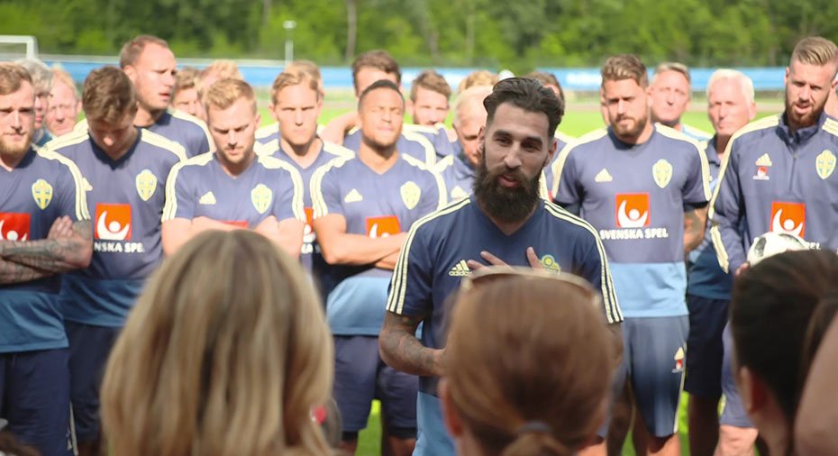 fotbollskanal's tweet image. TV: Se Durmaz tal - och Blågults gemensamma manifestation efter hoten och hatet. 

fotbollskanalen.se/sverige/durmaz…