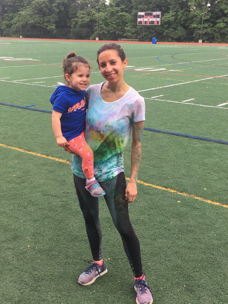 MrsDamianoDL's tweet photo. Summer vacation has started, but I'm up early on a Sunday for yet another run! Fun and colorful morning with some of my fave littles! #myschoolcolorrun #runforfun #runforfunds  @OssiningSchools https://t.co/OUT3MxKAIq