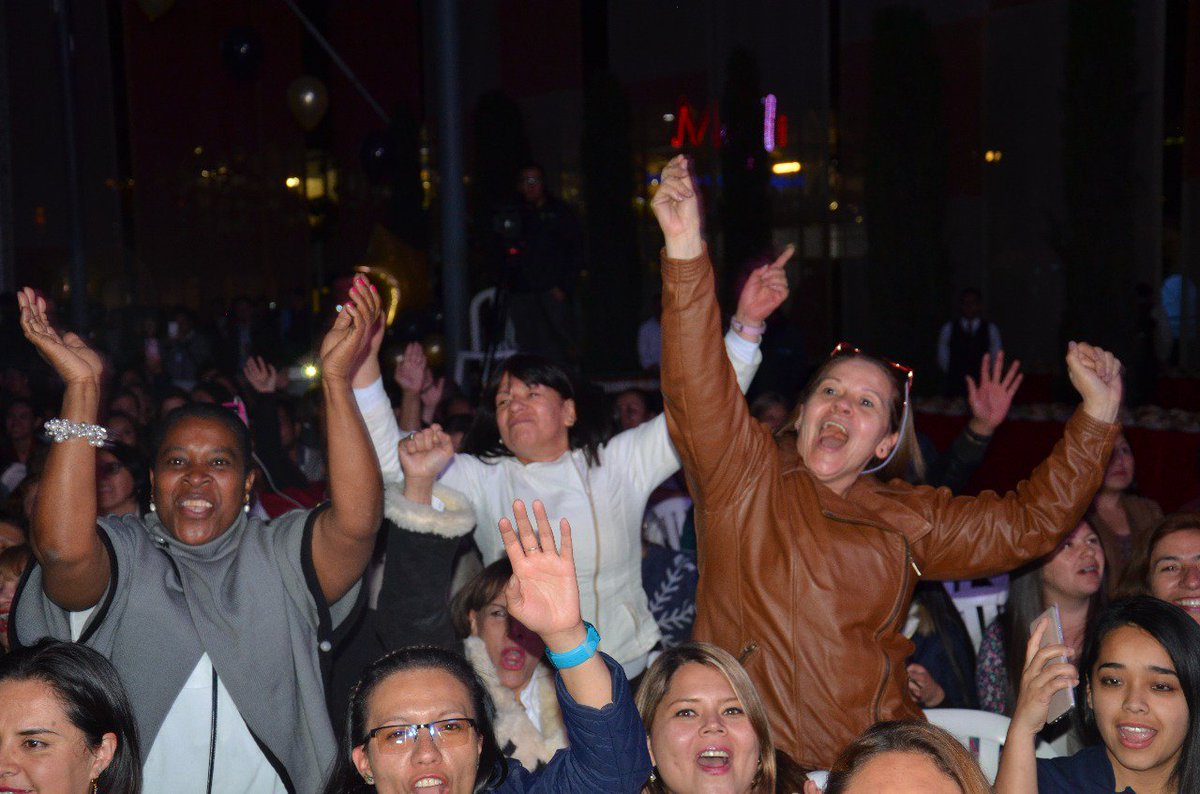 USSSuba's tweet image. En la plaza del Jubileo de Compensar, celebramos con orgullo las profesiones y oficios de nuestros funcionarios, que cada día trabajan por mejorar la calidad de vida de los usuarios.