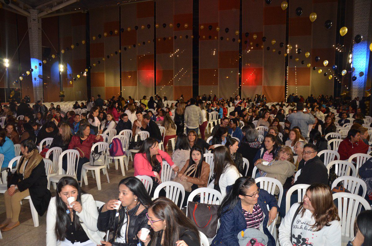 USSSuba's tweet image. En la plaza del Jubileo de Compensar, celebramos con orgullo las profesiones y oficios de nuestros funcionarios, que cada día trabajan por mejorar la calidad de vida de los usuarios.