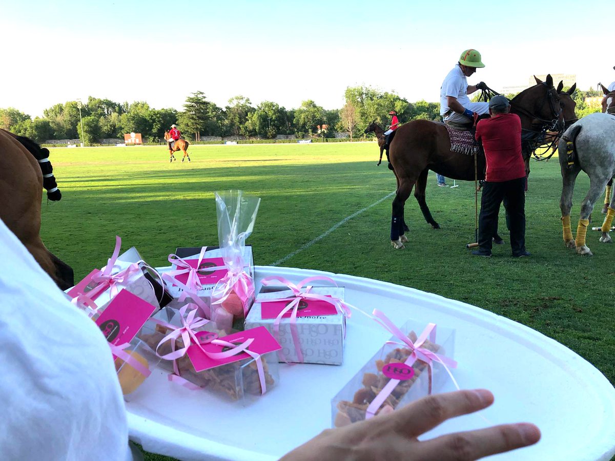 HornoSanOnofre's tweet photo. Una tarde de #Merienda al ritmo del Polo con nuestros #espéculos, #macaros, #pestiños y #pastasdete #ClubdeCampoVillaDeMadrid #ccvm https://t.co/aNVR4XGN1O https://t.co/VDaElAbbFi