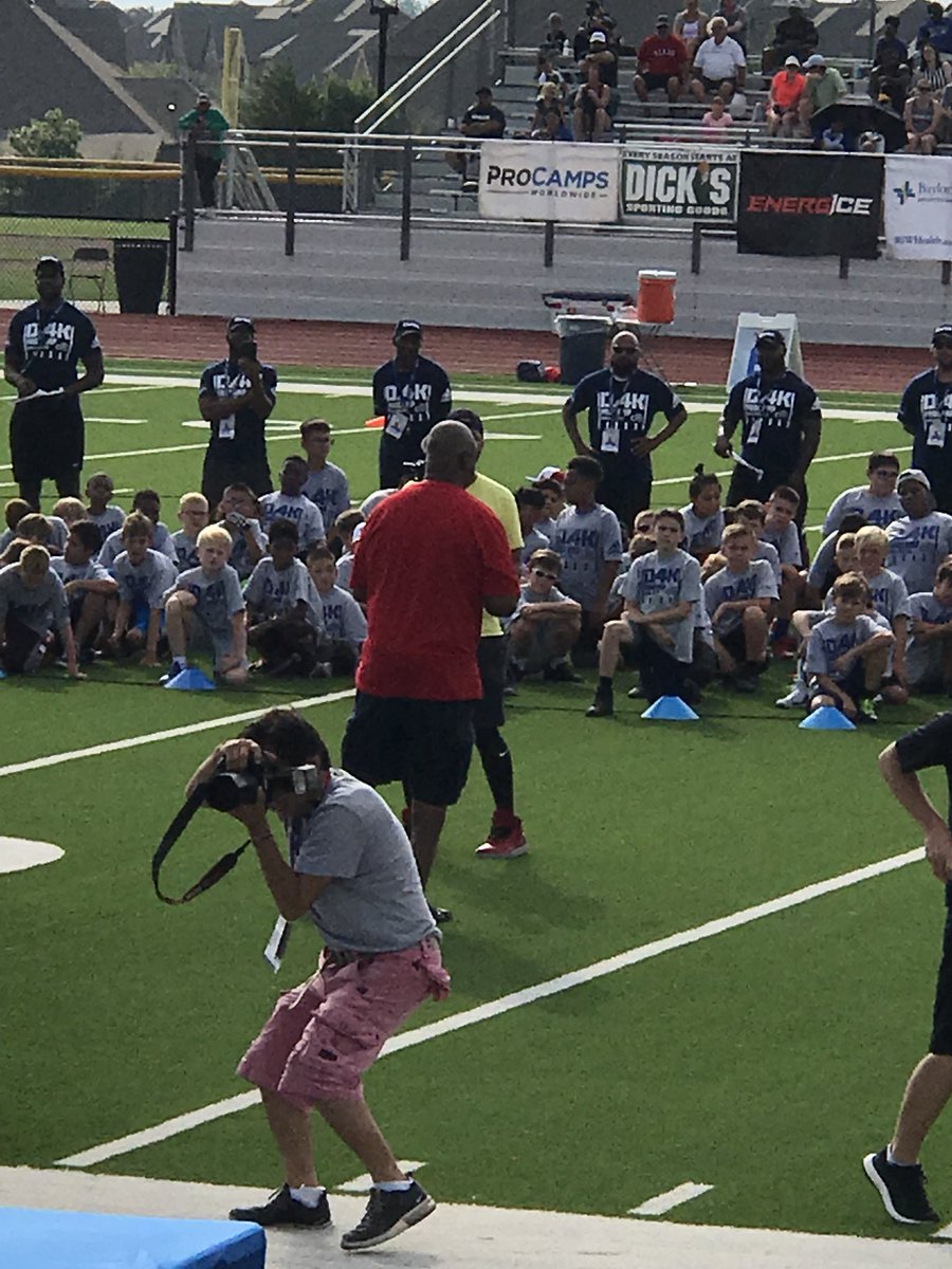 One of the Greatest players in the NFL. Great message for the boys! <a href="/CitiPrivatePass/">Citi® Private Pass®</a>, <a href="/ProCamps/">ProCamps</a> and #CloserToPro