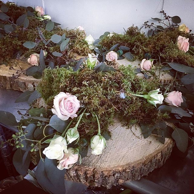 Beautiful, rustic and charming shower centrepieces for today! I will post the finished product soon:) :
:
:
:
#rusticflowers #mossandroses #beautifulweddingflowers #bridalshowercenterpieces