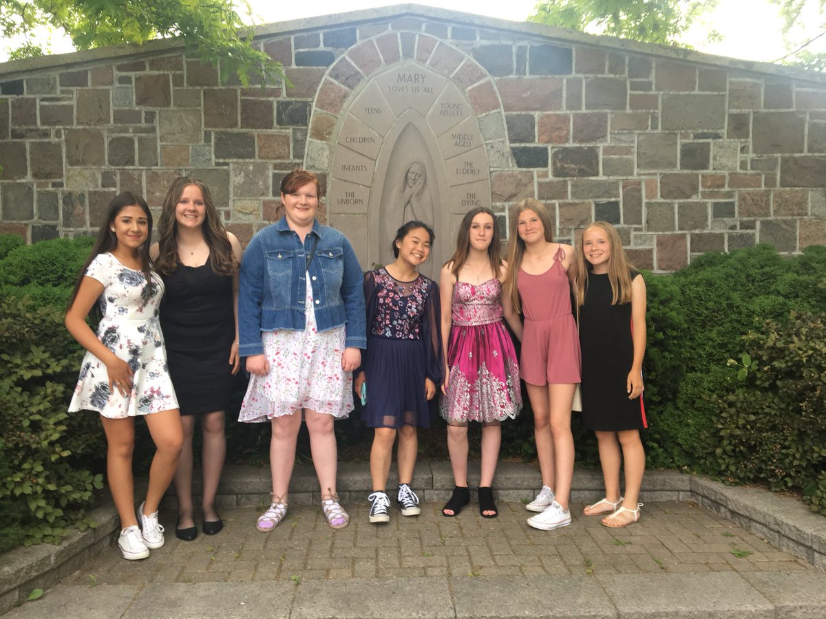 MmeHarp's tweet photo. On Friday night our very small but mighty group of grade 8s gathered to celebrate their graduation. ๐ฉโ๐ ๐จโ๐ Fรฉlicitations ร tous et bonne chance en 9e! @StJosephPVNC #pvnclearns #gradsof2018 https://t.co/vLLM2NP7TF
