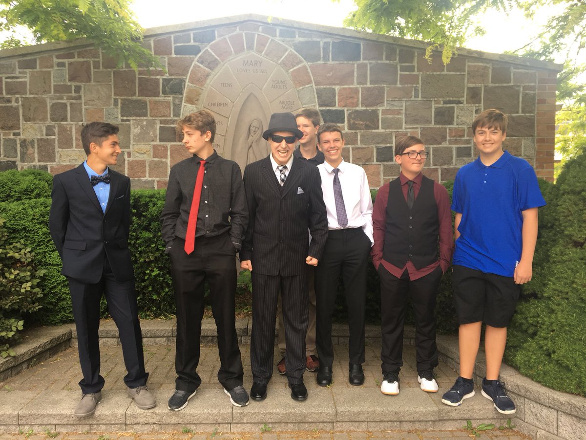 MmeHarp's tweet photo. On Friday night our very small but mighty group of grade 8s gathered to celebrate their graduation. ๐ฉโ๐ ๐จโ๐ Fรฉlicitations ร tous et bonne chance en 9e! @StJosephPVNC #pvnclearns #gradsof2018 https://t.co/vLLM2NP7TF
