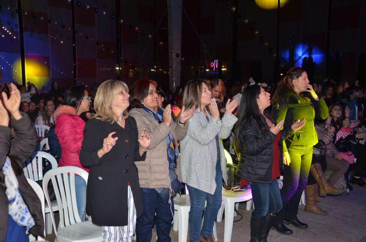 USSSuba's tweet image. El imitador Camilo Cifuentes animó la mágica noche de celebración que vivió la Subred Norte para reconocer el talento de sus funcionarios y colaboradores