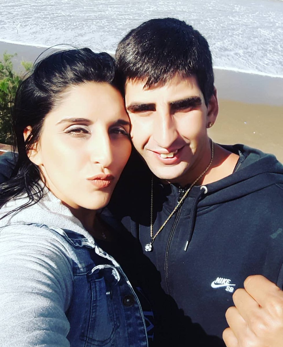 SoloAlely's tweet photo. Feliz cumpleee Bro...x mas q me celes y me vuelvas loca..Te Amo y siempre voy a estar con vos...q seas muy feliz hoy y siempre!! A festejar 🎁🍺🎶💕💕😎 https://t.co/7aMxSdRXaQ