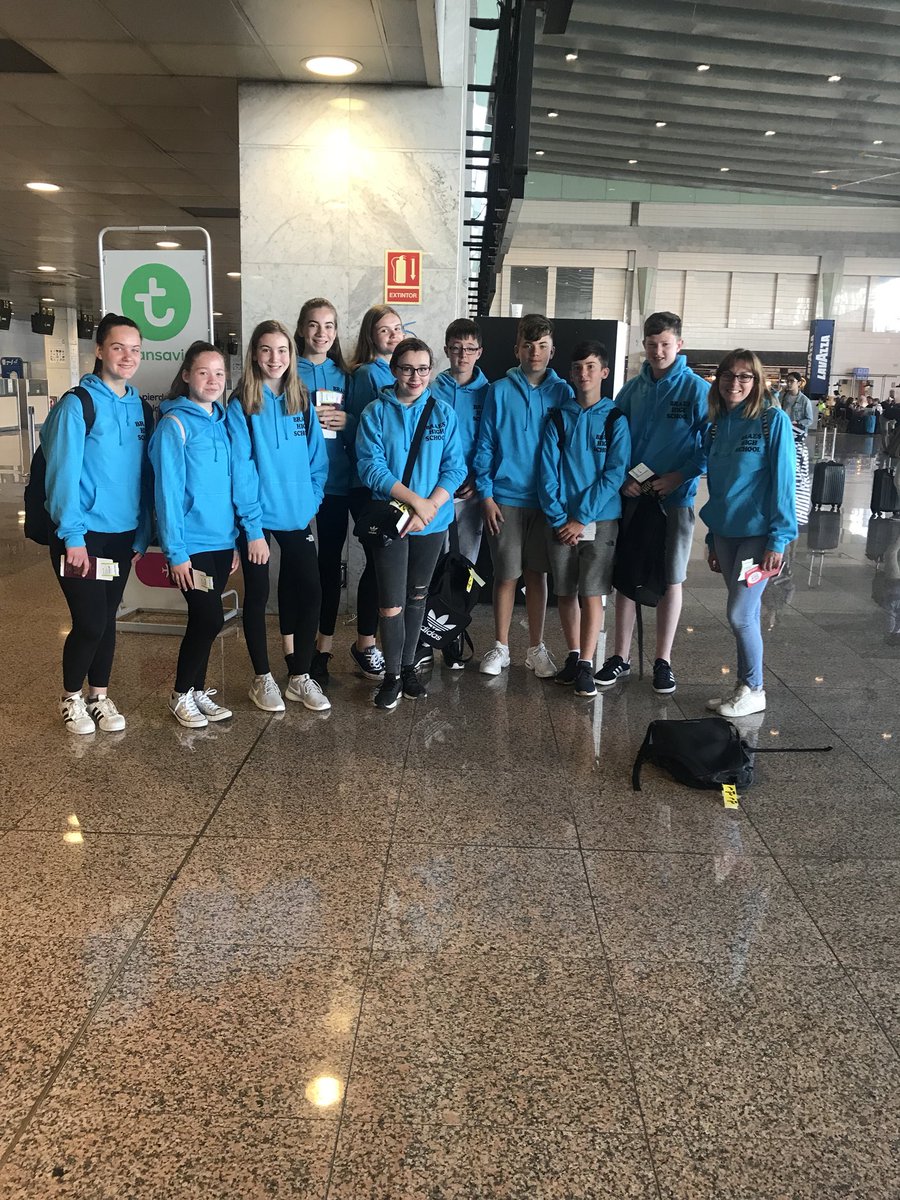 BraesBarca's tweet photo. Mr Deane, Miss Binnie, Miss Dalgleish and Miss Robins final airport group pics ☹️🛫 https://t.co/KWw7dRd3Tg
