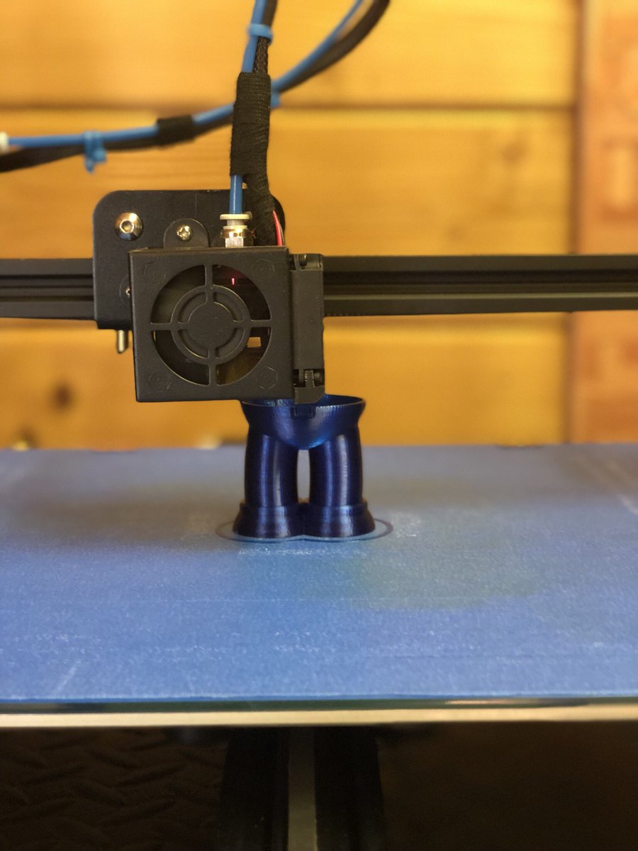FilamentFrenzy's tweet image. #Printinprogress the new 80mm #SPANNERBOT printing at 150% scale with 3 Perimeters &amp;amp; 0% infill #HollowBot Printing using the @SpannerHands3D Translucent Blue Petg 😍