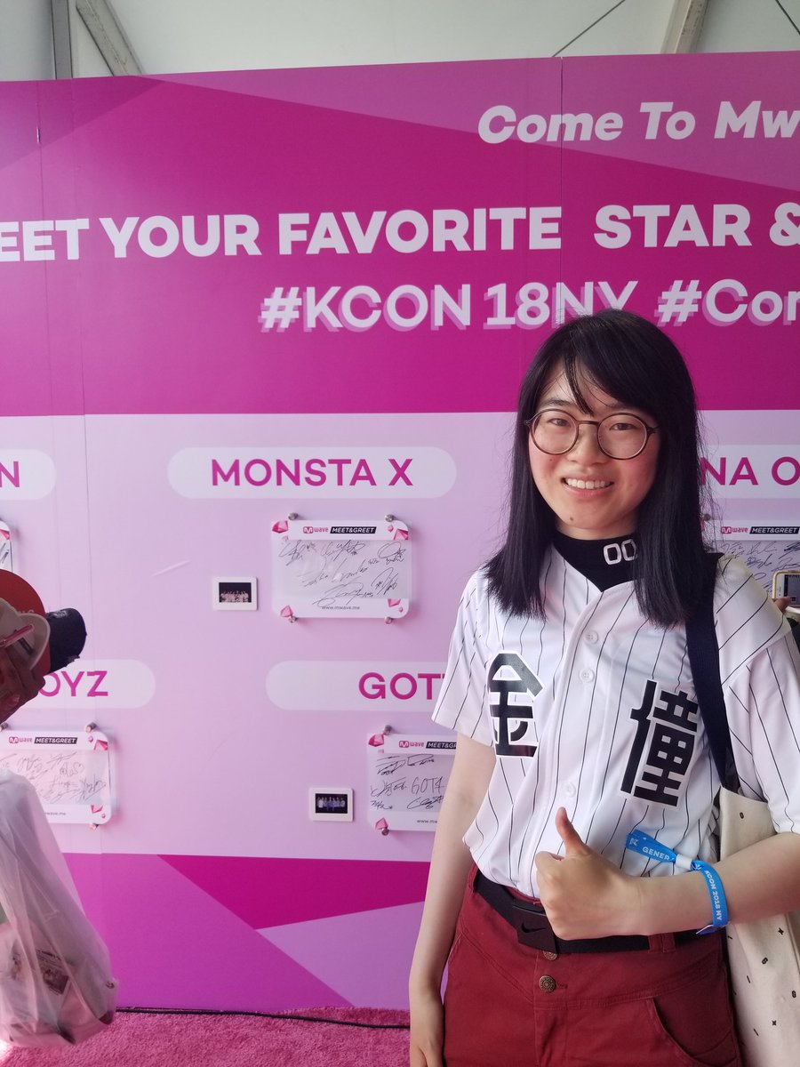 _maceyw_'s tweet photo. Today's the day!! #KCON18NY #ComeToMwaveBooth https://t.co/RB9YhqGhI9