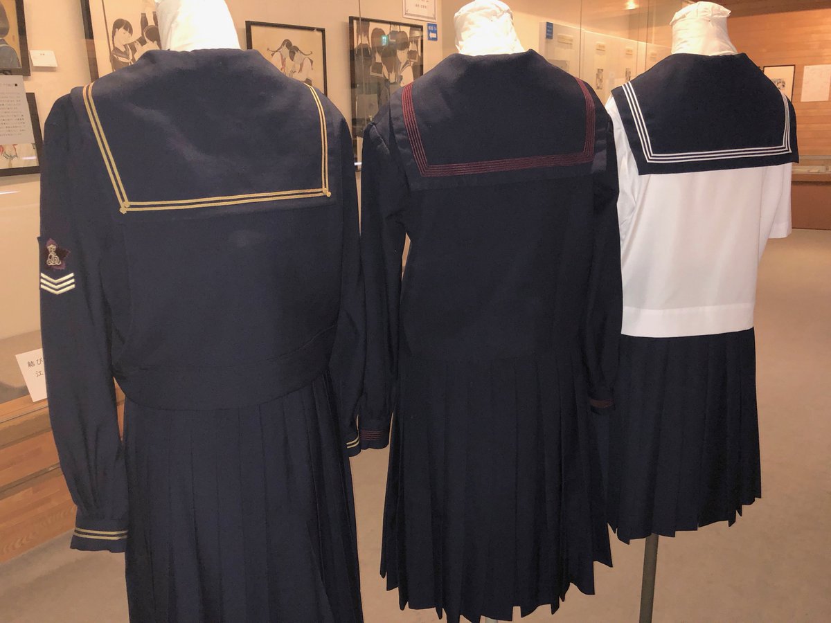 森伸之 弥生美術館 セーラー服と女学生 展終了後のオフショット 企画展の華として活躍した実物制服の後ろ姿を撮らせてもらいました 写真１ 左から福岡女学院冬服 平安女学院 福岡女学院夏服 金城学院 写真２ 左から東洋英和女学院 都立第五