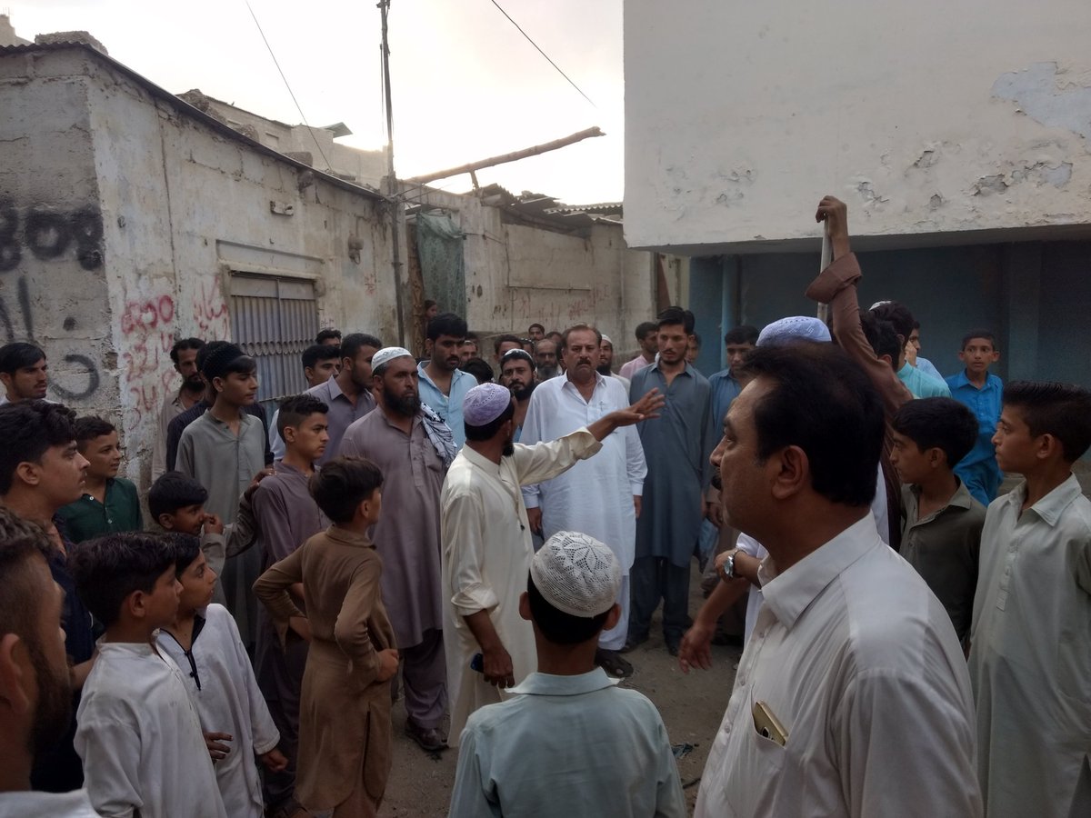MMoinKhan12's tweet photo. PPP candidate PS-129, @DilMoha11469157 during #GenElection2018 campaign 
#JeetKaNishanTeerKaNishan
#VoteForTeer
@BBhuttoZardari , @FaryalTalpurPk 
@NisarKhuhro_SME @SaeedGhani1 
@saiyidsajidshah @Majid_Agha  @ShezadMajeed_ @DistrictCentra1 https://t.co/hDtGLzzpWu