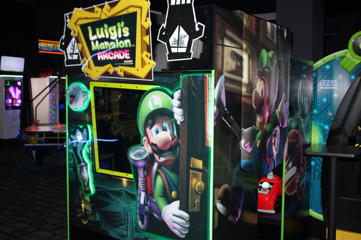 Luigi needs a little help collecting all those ghosts. Care to lend a hand?