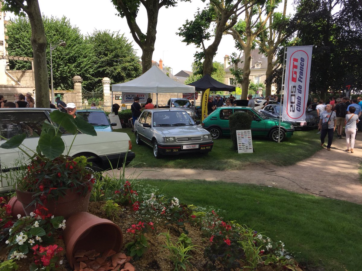 205gticdf's tweet photo. Très belle édition 2018 de Chinon Classic. 🚗🏍🌞
#chinonclassic #205gti #205gticlubdefrance #205gticdf
#309gti #205griffe https://t.co/QwYWDqsHmB