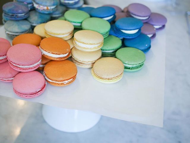 mirotea's tweet photo. Happy Pride from Miro Tea! Did you know we get macarons delivered every Thursday from the locally owned company @alexandrasmacarons? Creative seasonal flavors make these macarons a shop favorite! 🌈🌈🌈🌈 #pride https://t.co/NtAHJqi6ah https://t.co/wZCuca8XnB