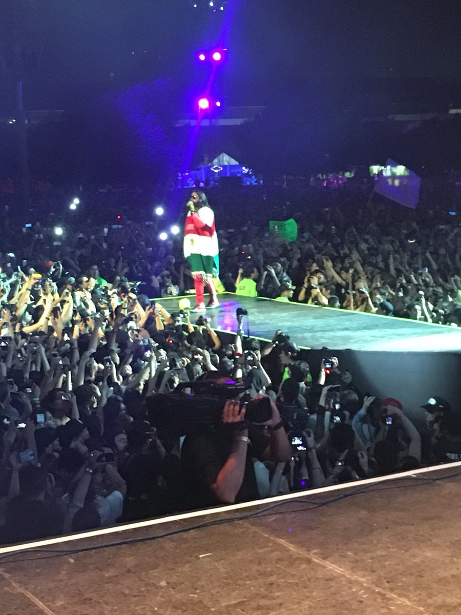 httpsjaredleto's tweet photo. Thank you @30SECONDSTOMARS @JaredLeto @ShannonLeto for the best day of my life 💕 #MarsinMexico https://t.co/GFZhNbCtgq