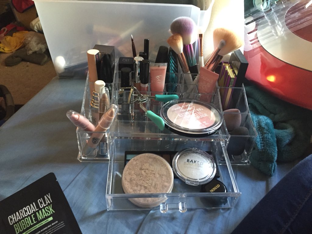 skyebingy's tweet photo. Finally got a cosmetic organizer. Too bad not all of it could fit!! #makeup #makeuplovers #makeupismypower #love https://t.co/7ogLClkfvd