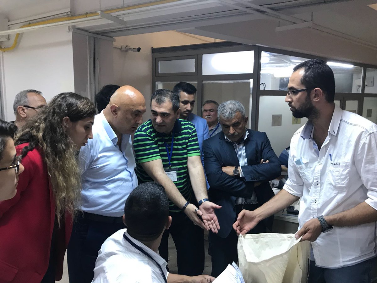 Seçim kurulundayız, mühürsüz ağzı açık çuvallar var. Mücadelemiz sabaha kadar sürecek. Tek isteğimiz adil sonuç. #Secim2018