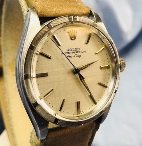 HallandLaddco's tweet photo. To All You #VintageWatch Lovers. During WW2 British Royal Airforce Pilots Refused to Wear Their Standard Govt Issued #Watches &amp; Would Buy Superior Rolexes With Their Own Paychecks! The #Rolex Airking was Made in Their Honor. 
See Ours from 1961... https://t.co/QemCrFwwNu https://t.co/39lNAvXHEt