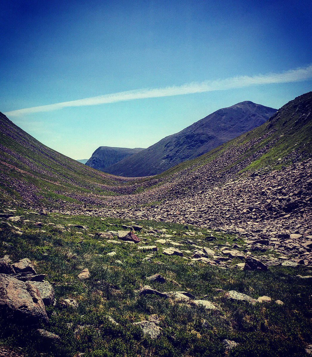 Peteskii's tweet photo. Lairig Ghru 2018 was hot and hard but proud to have run this with Hannah! #DreamTeam #PushingBounderies https://t.co/2KeYlLOR4p