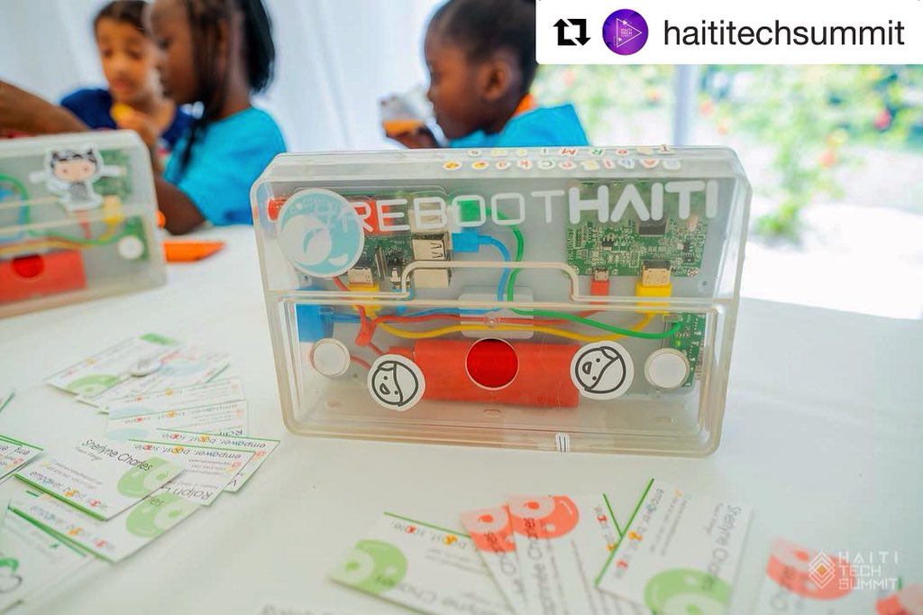 The geniuses of #lakouwakanda community showcasing at the #haititechsummit2018 #rebootHaiti #cocread