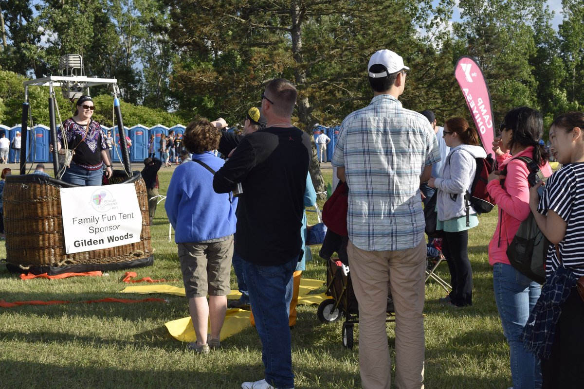 balloonfestMI's tweet photo. The Family Fun Tent is open until 7pm tonight - #balloonfestmi fun for all ages! Take your selfie in a hot air balloon basket! https://t.co/7AECbuyDvu