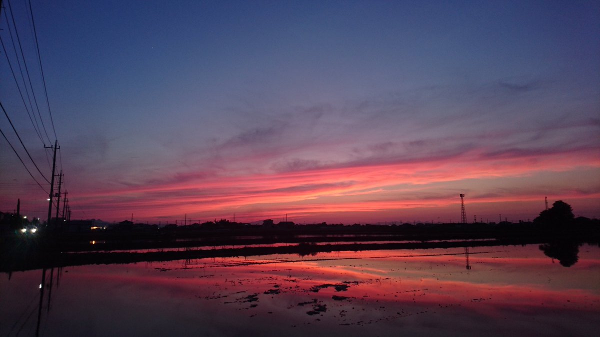 PhenixTake3's tweet photo. 今日の夕焼けコレクションです(^o^)🎵🎶 https://t.co/3jGv7ZpkWI