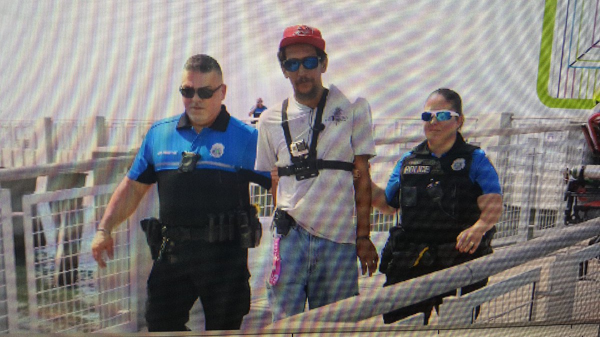 #BREAKING Several people detained during open-carry event in Miami Beach bit.ly/2KeJF6l https://t.co/PRx5kFQt1X