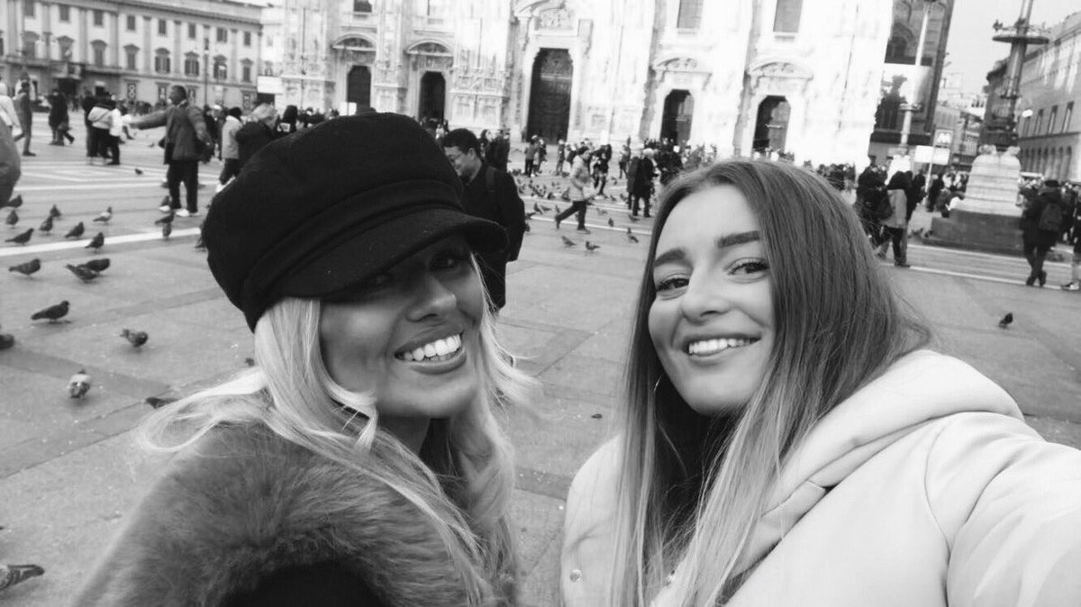 Rubyjacksonx's tweet photo. Happy birthday to the craziest of them all @emilymartin_98 hope you're having a lovely day, love you millions beaut 💗🌸🌺🎁🎈 https://t.co/hxQClMg9Vh