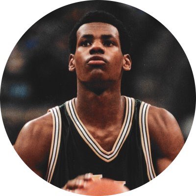 BenAxelrod's tweet photo. For the first time in a long time, LeBron changed his Twitter avatar.
But what does it mean? #LeBronWatch2018 https://t.co/ap8DHKyEfH