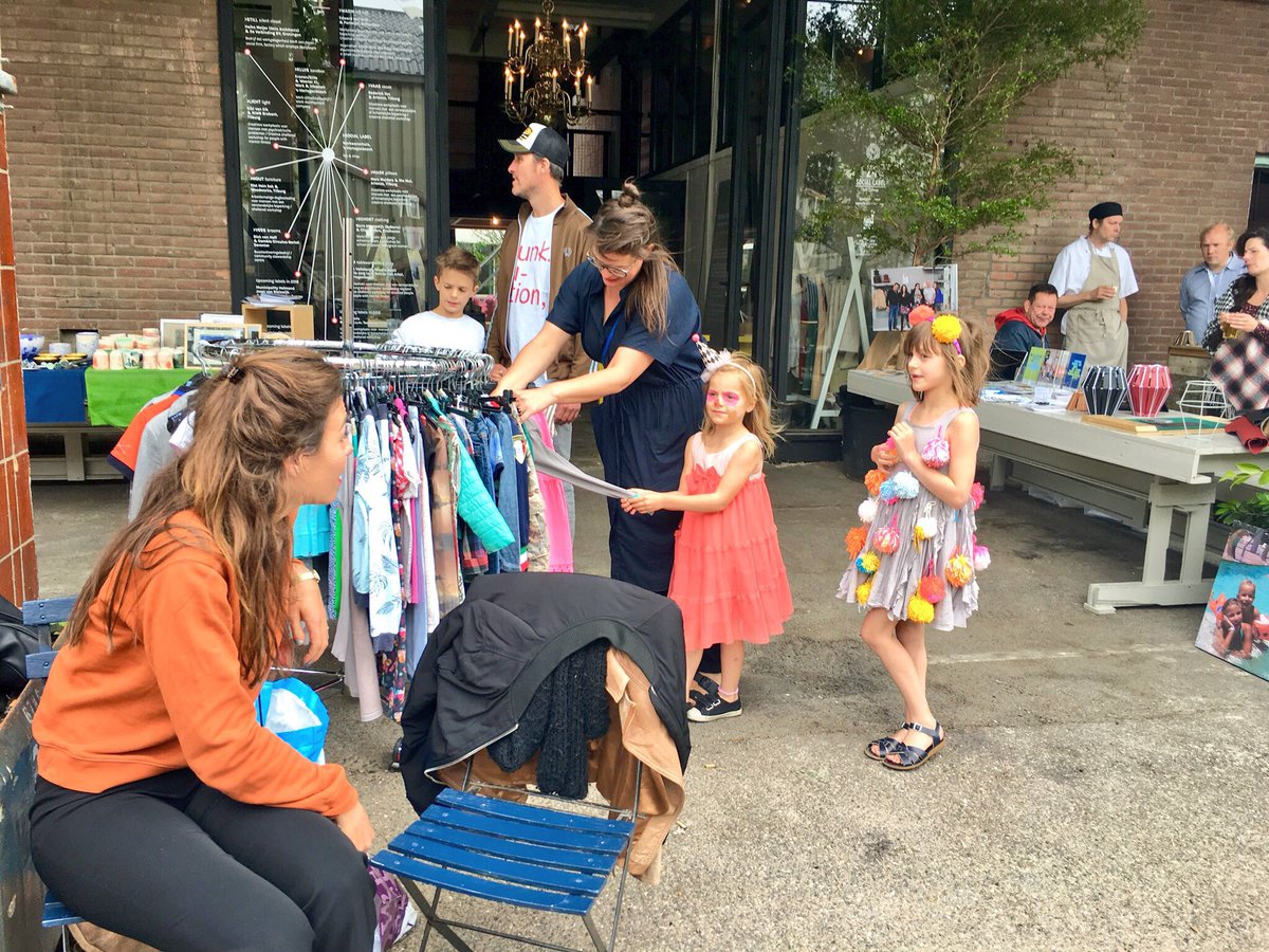 werkwarenhuis's tweet image. Gezellig op de @DoGoodMarket vandaag bij @social_label_ en @Van_aken_