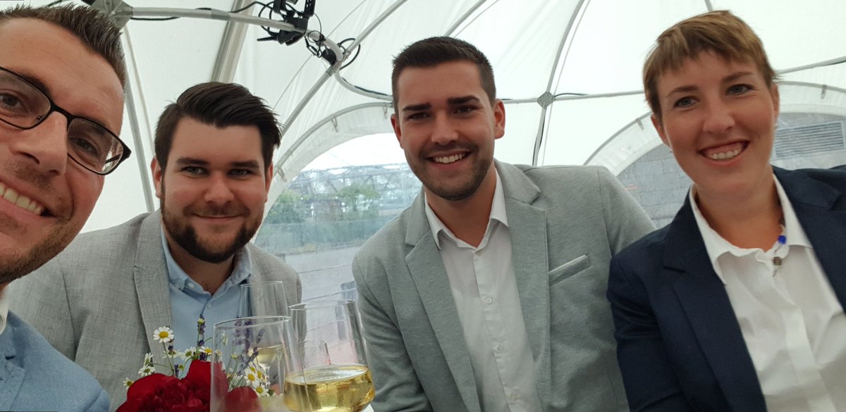 SarahGillen_MIT's tweet photo. Das @saarland_de ist gut vertreten beim Ehemaligentreffen der @Junge_Union. Mit @alexzeyer, @MarcSpeicher und @TimoMildau beim @voeb_banken https://t.co/wZzAX9esOV