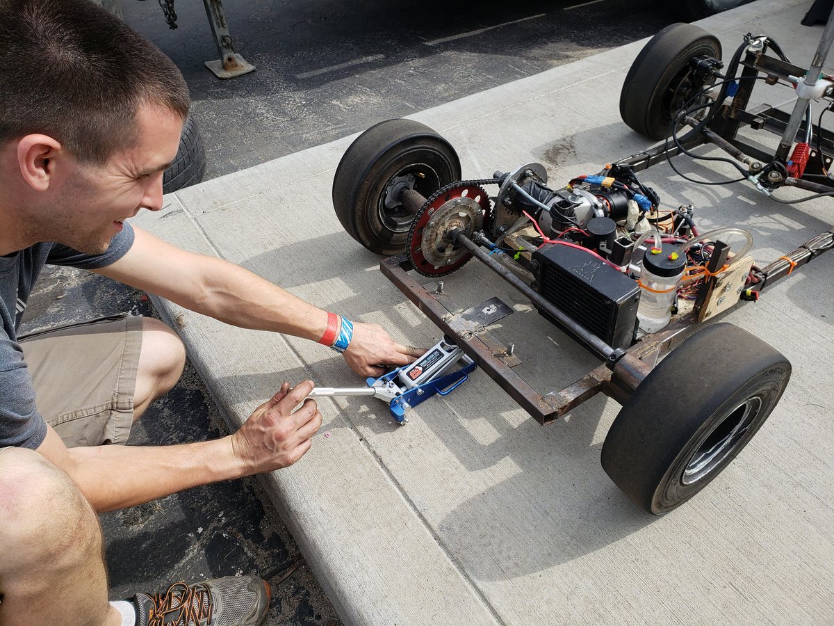 Herchenroeder's tweet photo. Tiny jack is tiny.
But effective!
.
#PowerRacingSeries #PinkCamaro #PPPRS @HarfordHacker https://t.co/zgCO6QYUZP
