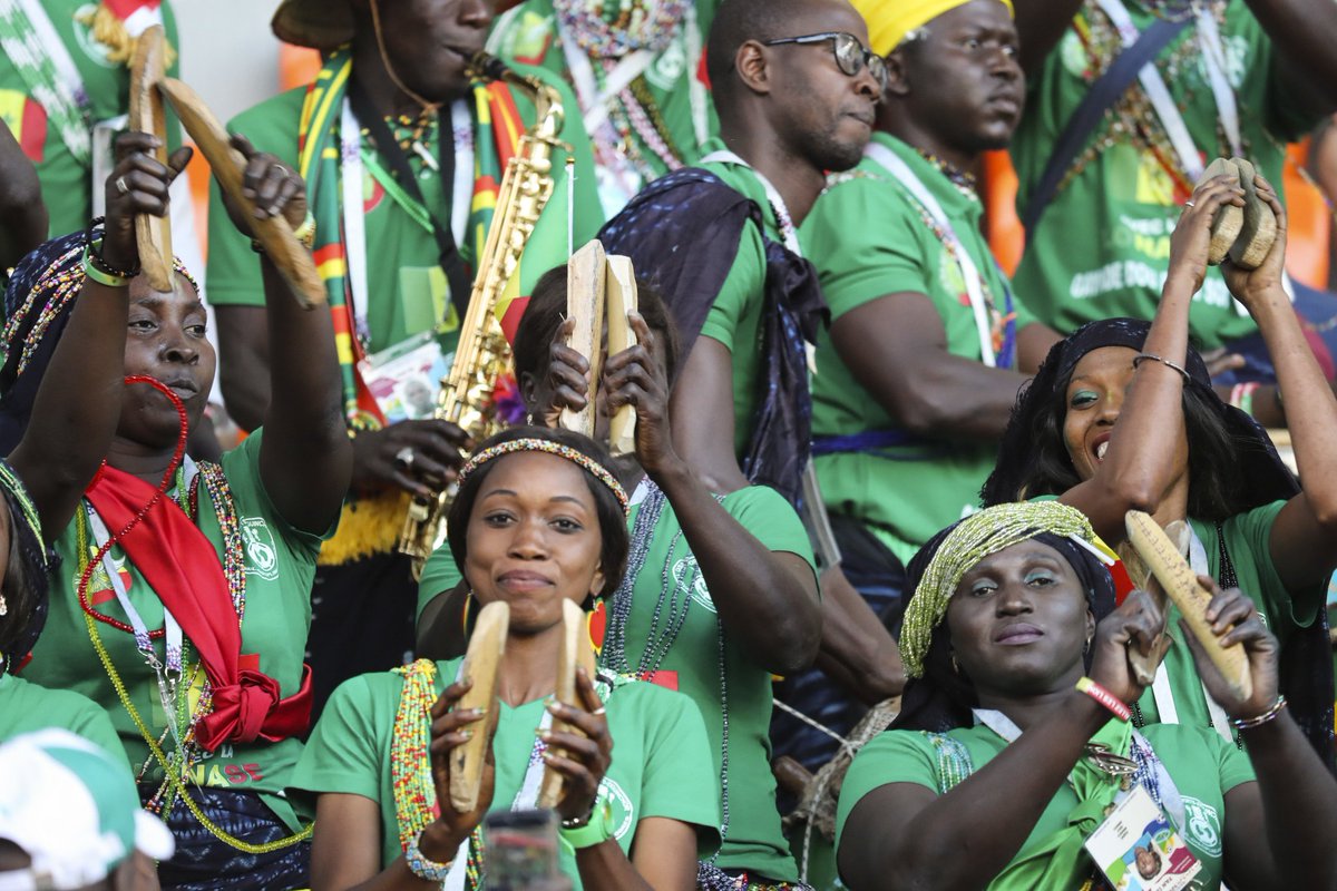 carolbostas's tweet photo. Senegal a torcida mais linda dessa copa sim ou claro #SEN https://t.co/WpHNG85rzj