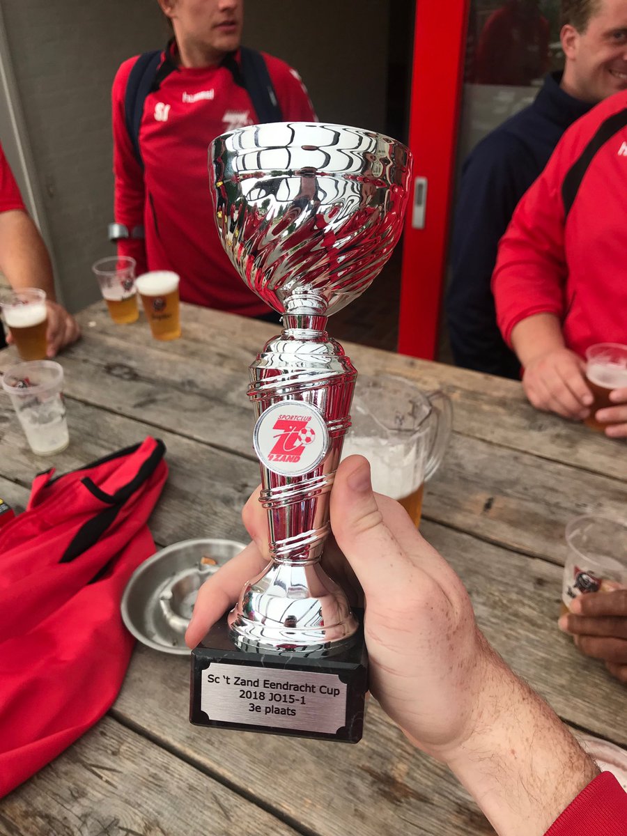 Helaas is ⁦<a href="/vvOJCROSMALENC1/">OJC ROSMALEN JO15-1</a>⁩ haar bokaal vergeten...