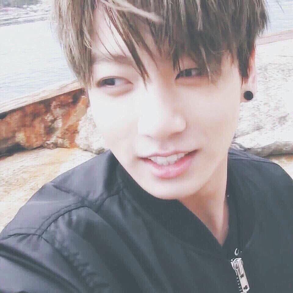 Erinaaa_BTS's tweet photo. じょんぐくに惚れました。
無邪気さというのでしょうか、可愛いのにカッコいいんです←語彙力ひくすぎな
グクペンの方共感しませんか？
まじでかっこいいんですよ
#ジョングク  #かっこいい https://t.co/4XXD4pvLLT