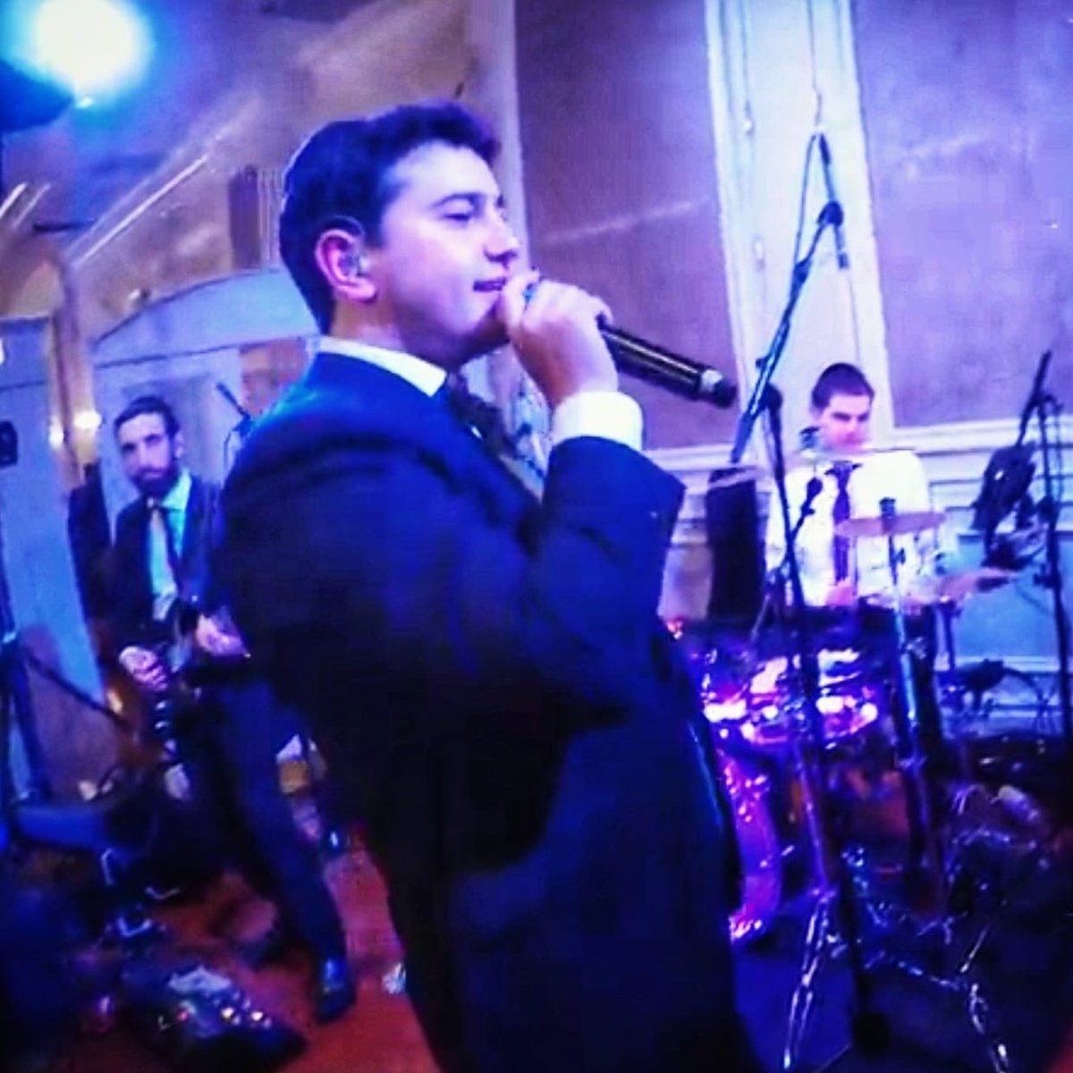rhythm5music's tweet photo. Throwback to Thursday! Beautiful wedding ft. @moshetischler 🎤 Mazel Tov Pesachya and Esti!
•
#GetIntoRhythm #FeelTheRhythm #RhythmOfTheNight #AllInOneRhythm #CantStopTheRhythm #Rhythm5 #take5 #TheBoysInPurple https://t.co/ods4XPZyF1