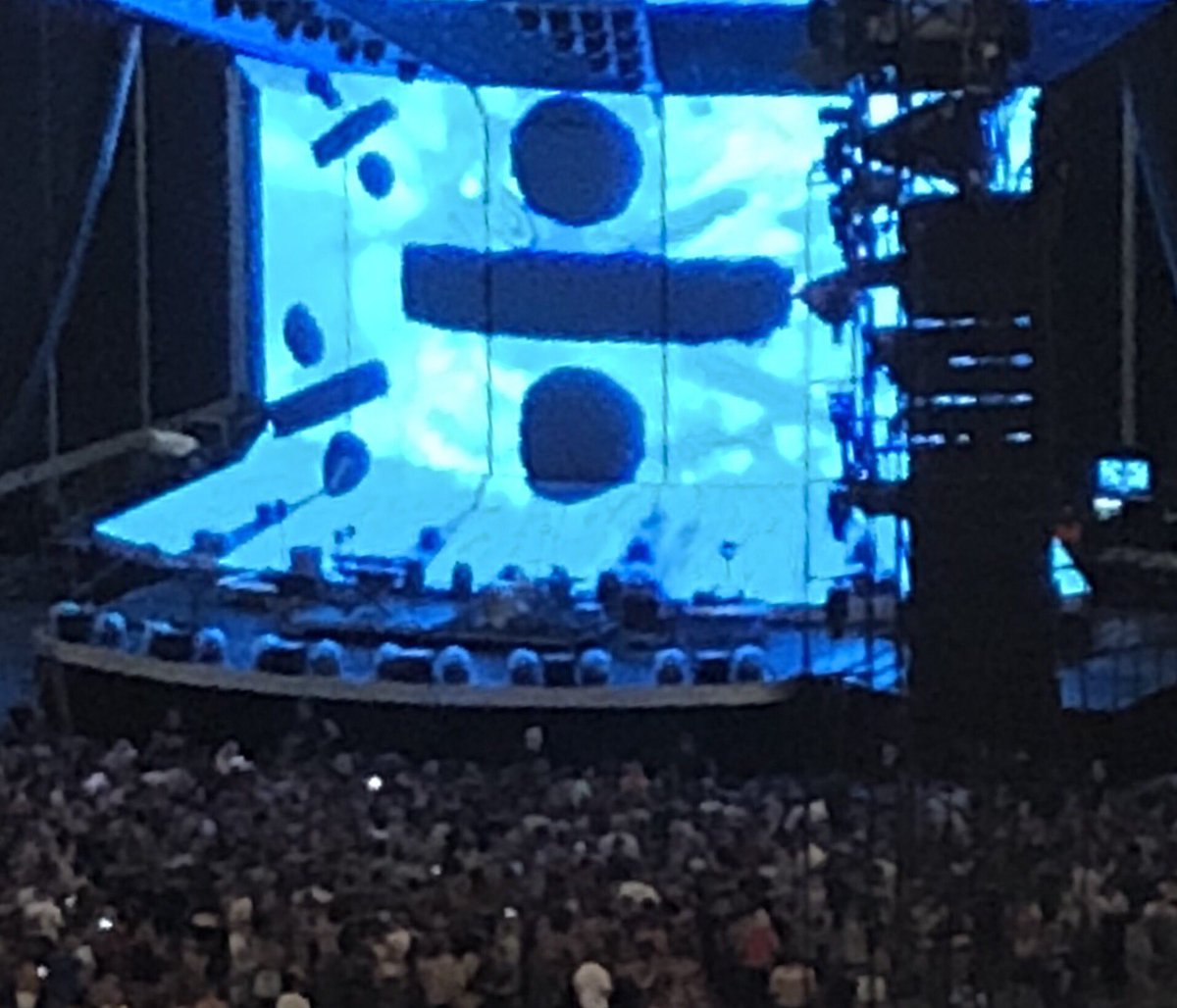 NikiWooldridge's tweet photo. Date nights donβt get much better #EdSheeran #cardiffstopover #hilton https://t.co/l1woL8DNZF