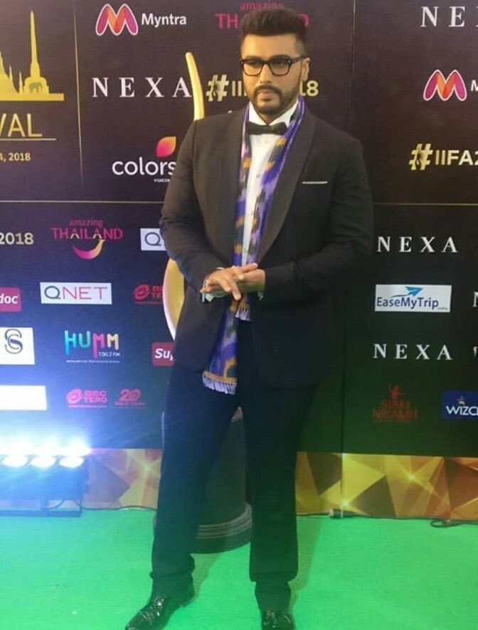 Team_Arjun's tweet photo. [NEW PICS] Our Baba @arjunk26 arrived at the #IIFAAwards green carpet.❤️😍🔥 

Dashing n Hot!

#ArjunRocksIIFA #iifa2018 https://t.co/lsoejZo0d0