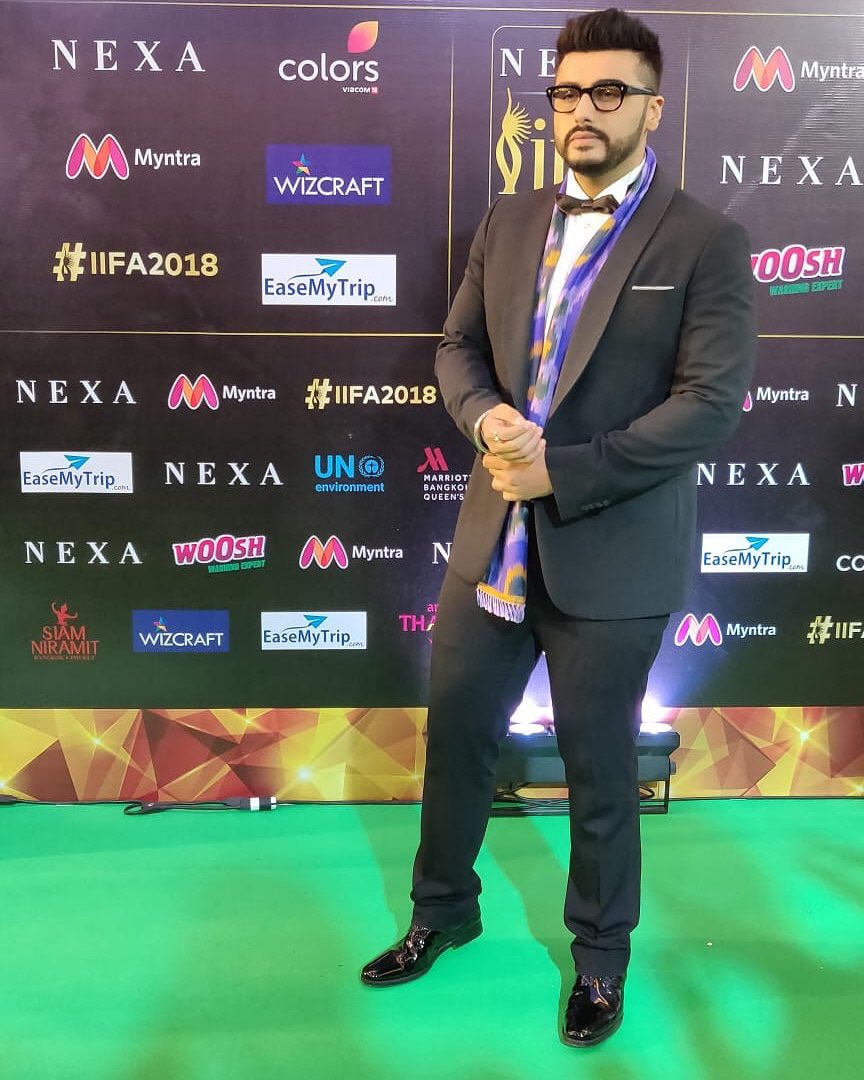Team_Arjun's tweet photo. [NEW PICS] Our Baba @arjunk26 arrived at the #IIFAAwards green carpet.❤️😍🔥 

Dashing n Hot!

#ArjunRocksIIFA #iifa2018 https://t.co/lsoejZo0d0