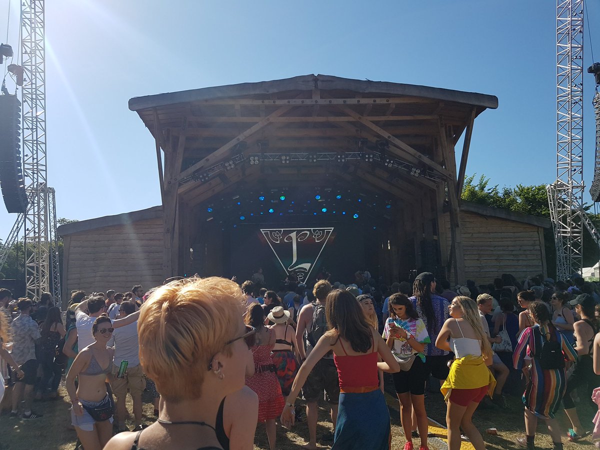 Last day of <a href="/BodyandSoulIrl/">Body&Soul</a> and the sun is still shining. Why not say hi to our friendly <a href="/OrderofMaltaIRL/">Order of Malta Ireland</a> medical #volunteers working on site at the festival.