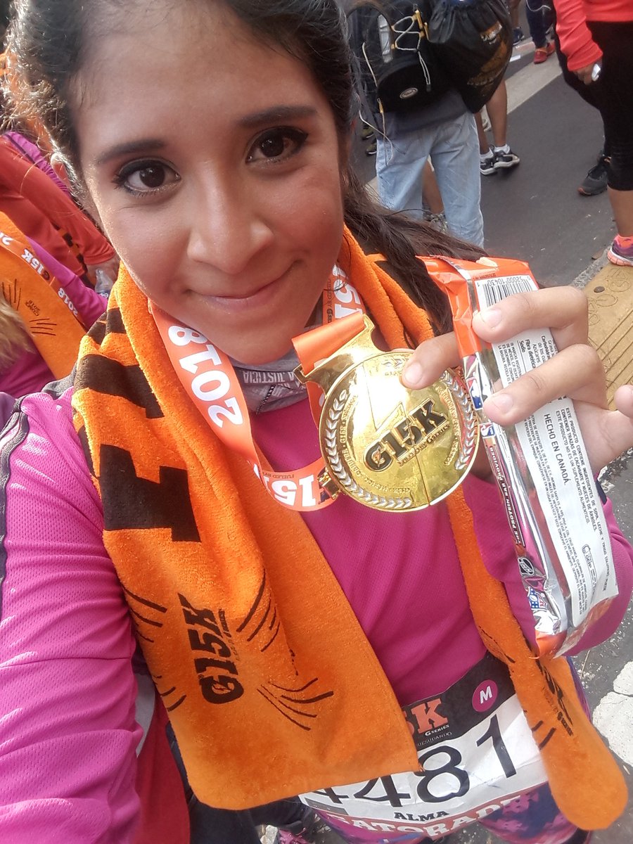NaruaLamperouge's tweet photo. Felicidad pura de haber logrado este reto #G15k #gatoraderun @asdeporte https://t.co/poipZNh3YM