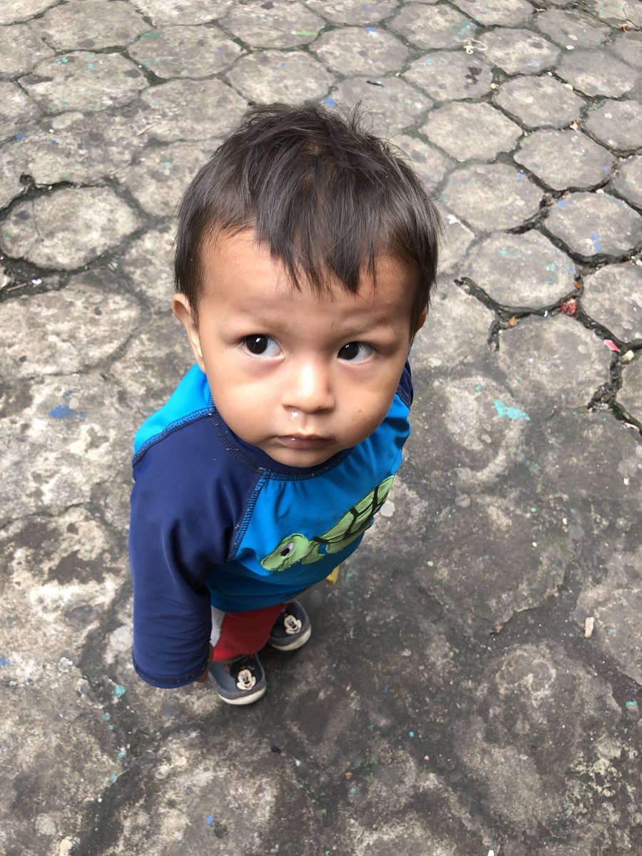 cala's tweet photo. Domingo de recorrido con @calafoundation por uno de los más de 30 albergues donde conviven afectados de la erupción del volcán de fuego #fuerzaguatemala Hoy compartimos con parte de las 141 familias y 455 albergados en el Instituto Villegas Bergaño #DiosesAmor https://t.co/IORaAqduWA