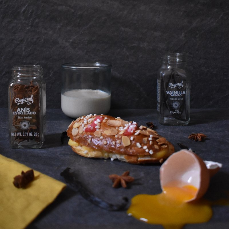 RegionalCo's tweet photo. FELIZ DÍA DE SAN JUÁN  Lo celebramos como siempre... Con las manos  en la masa. Hemos preparado una rica COCA DE SAN JUÁN  con dos de nuestros ingredientes más especiales: VAINILLA EN RAMA y ANÍS ESTRELLADO. El toque perfecto y único  https://t.co/tPvc28srD7 #especias #condimento https://t.co/3dzJxif6YD